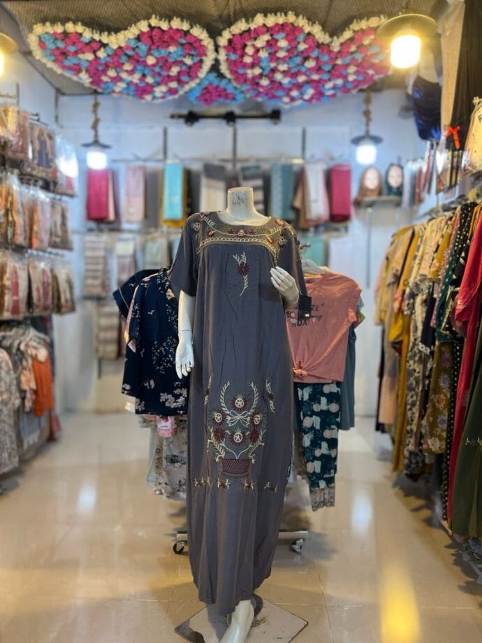 ⁦جلابية نسائي تطريز⁩ - الصورة ⁦2⁩